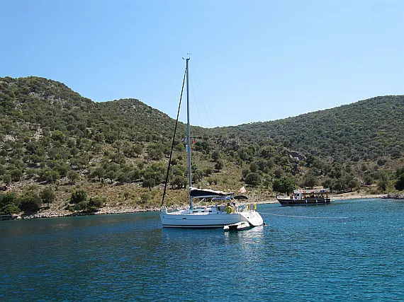 Oceanis 323